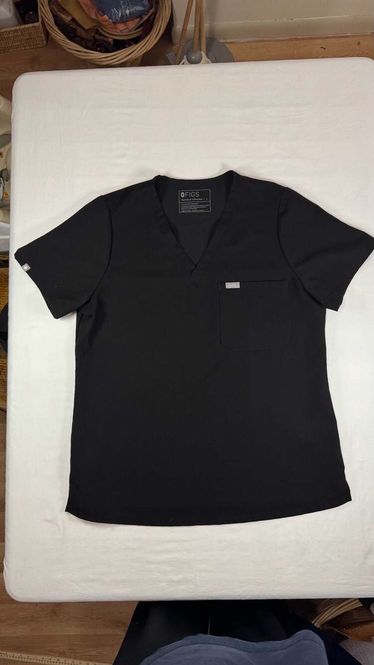 FIGS Three-Pocket Scrub Top Size L Black